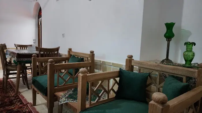 بوم گردی بابا سید احمد - واحد زمرد - اتاق نشیمن