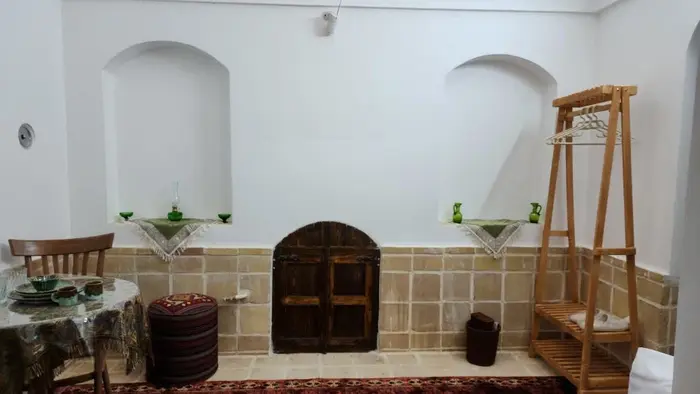 بوم گردی بابا سید احمد - واحد یشم - اتاق یشم