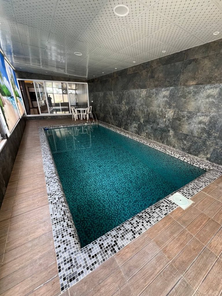 دوخوابه استخردار آبگرم رایان - استخر سرپوشیده ابگرم داخل بنا