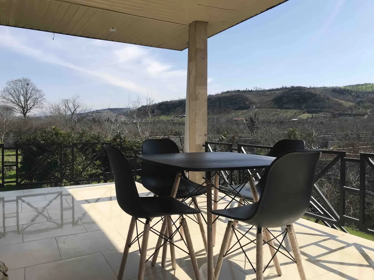 ویلا دوخوابه باغ گرجی - بالکن طبقه اول