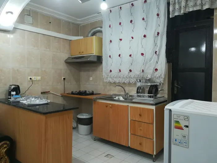 آپارتمان دوخوابه اسکان 4 - آشپزخانه با گاز صفحه ای