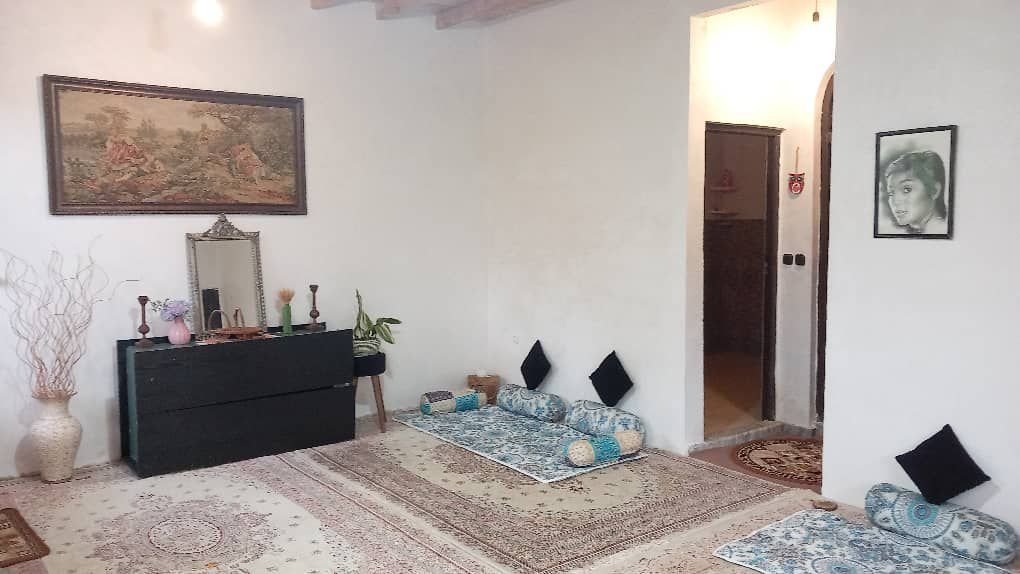 یک خوابه جنگلی لمس چشمه