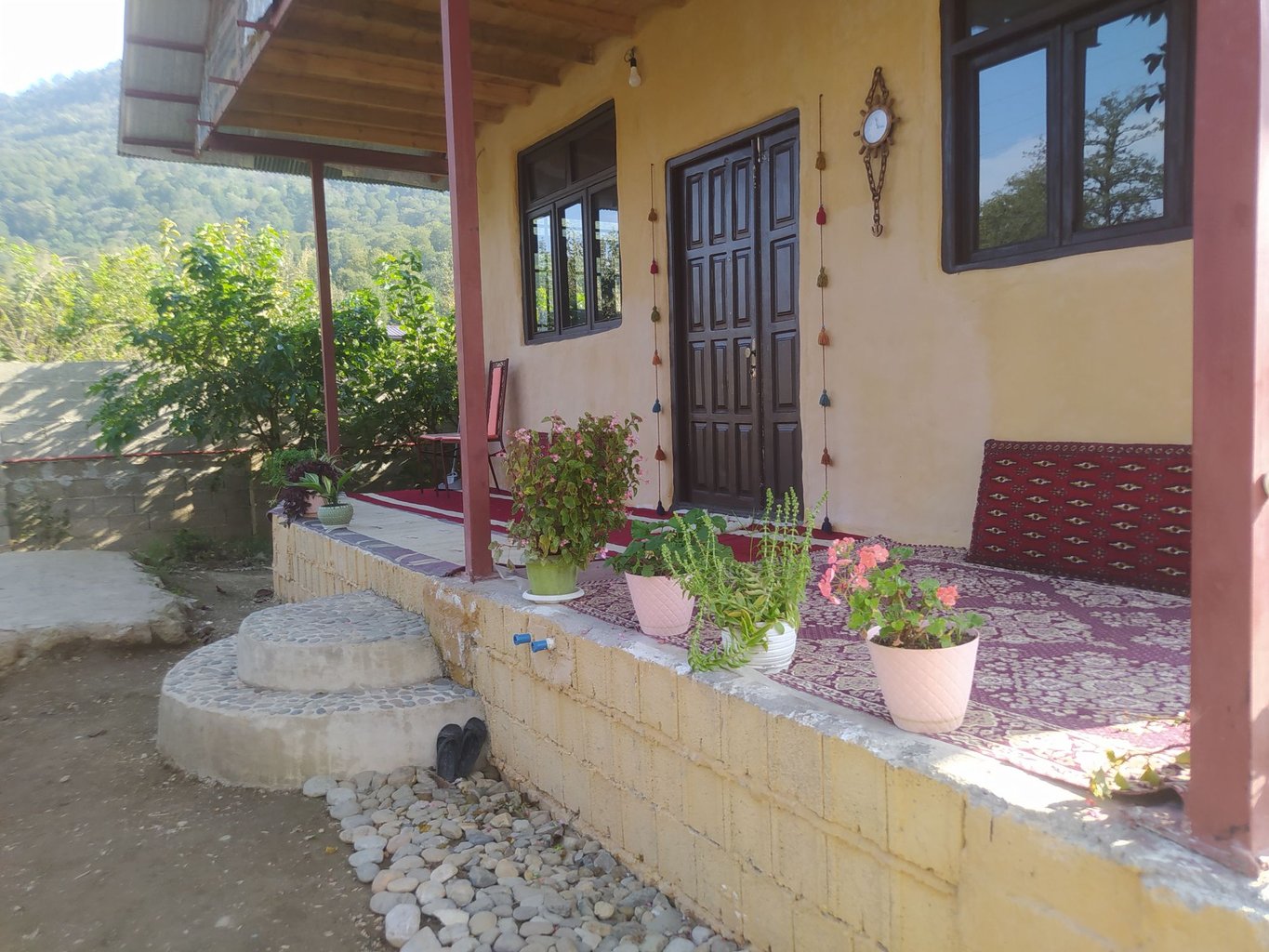 یک خوابه جنگلی لمس چشمه