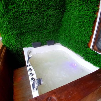 کلبه یک خوابه چوبی جکوزی دار زال