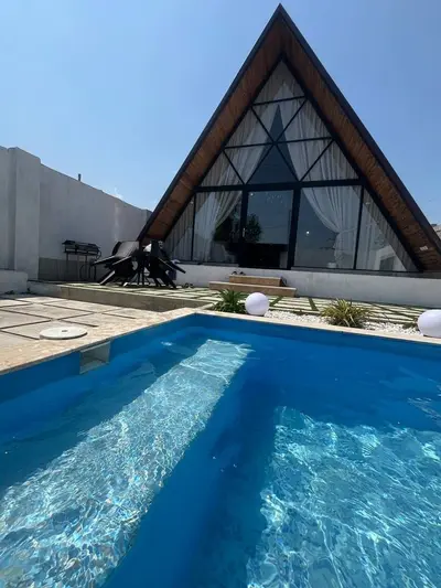 کلبه دوخوابه استخردار سوئیسی تنهاکلا