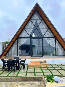 کلبه دوخوابه استخردار سوئیسی تنهاکلا - نمای رو به رو 