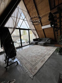 کلبه دوخوابه استخردار سوئیسی تنهاکلا - حال و پذیرایی 