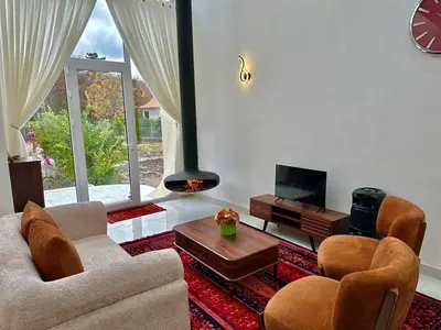 ویلا دوخوابه جنگلی جکوزی دار مینیمال دیما