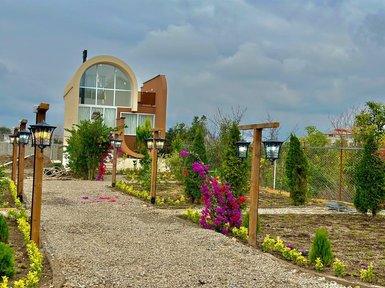 دوخوابه جنگلی جکوزی دار مینیمال دیما