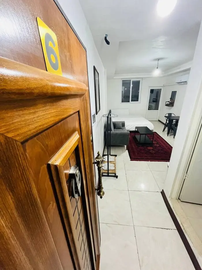 سوئیت فلت علوم و تحقیقات ۶ حصارک - ورودی واحد