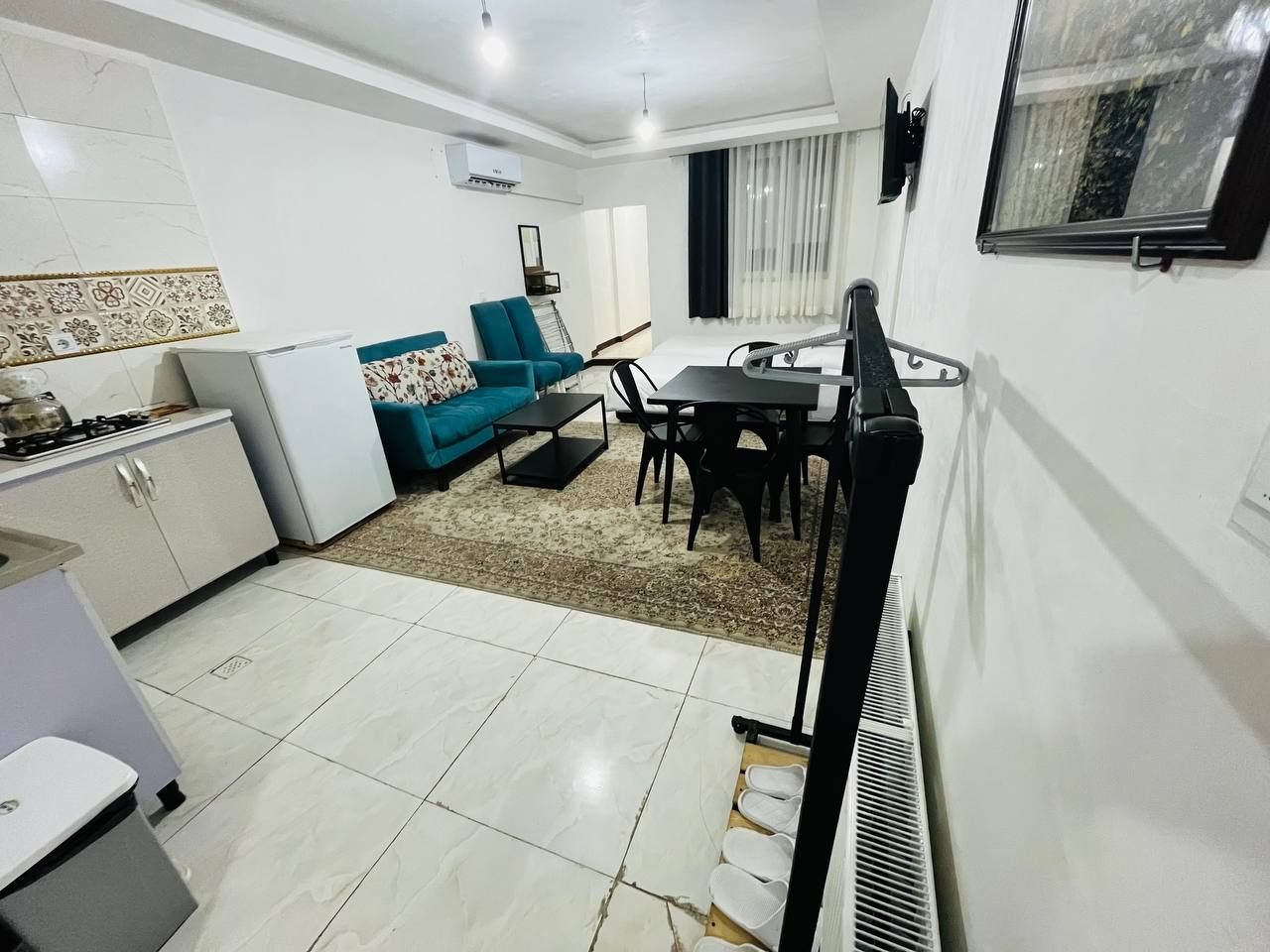 سوئیت یک خوابه علوم و تحقیقات ۹ حصارک - پذیرایی