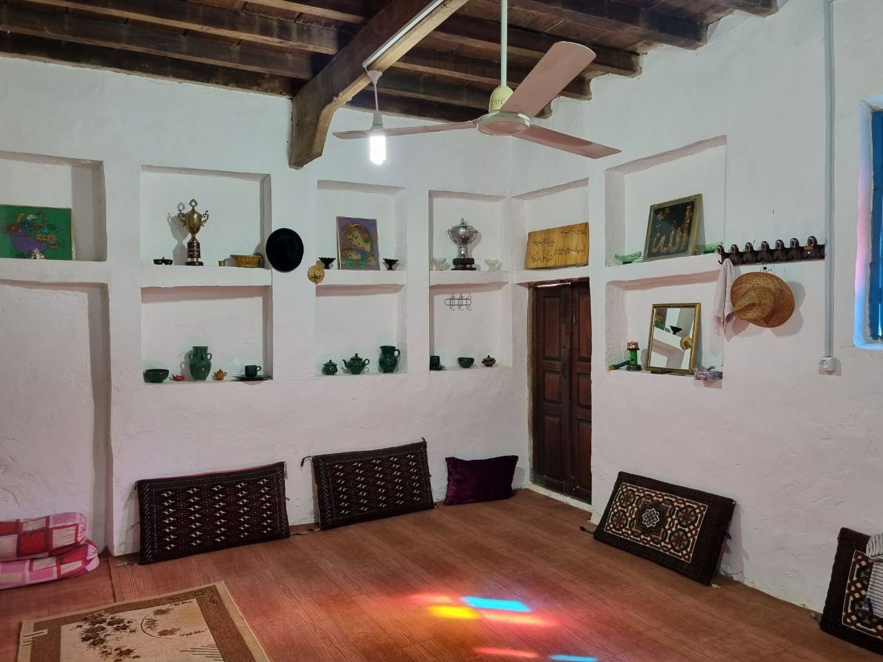 بوم گردی علی خان - واحد 2