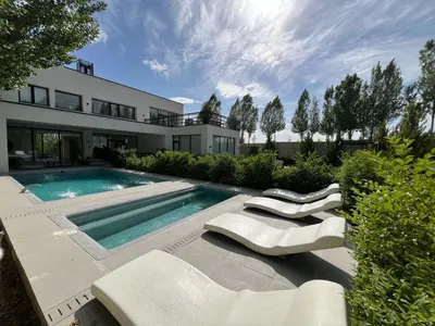 ویلا سه خوابه استخردار آبگرم سفید و سیاه