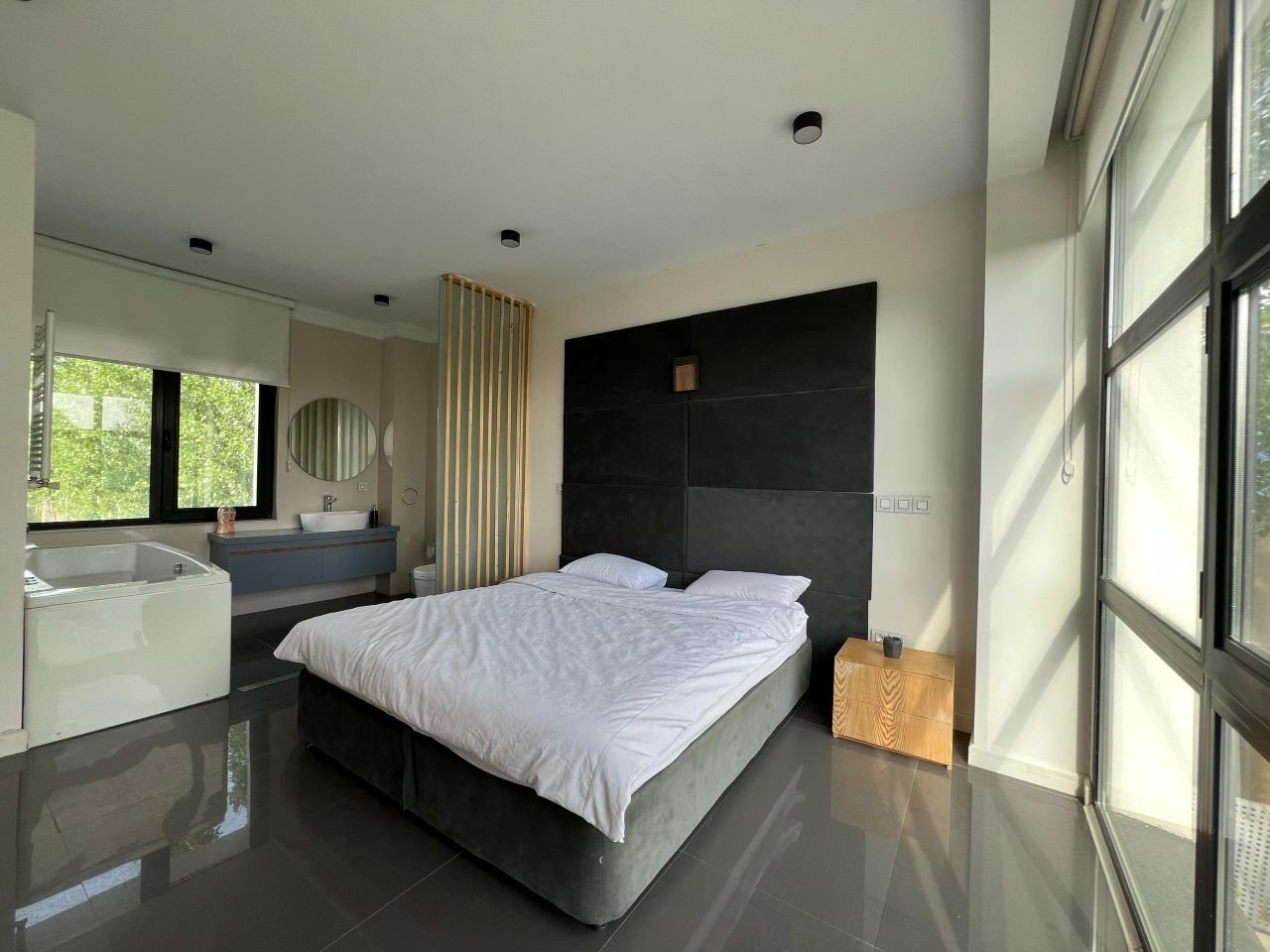 سه خوابه استخردار آبگرم سفید و سیاه