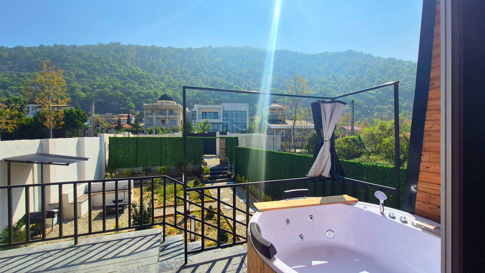 کلبه یک خوابه سوئیسی جکوزی دار نیک