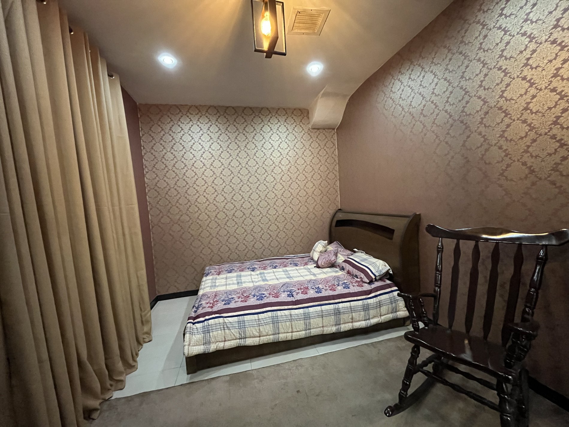 ویلا دو خوابه استخرآبگرم و جکوزی سلین