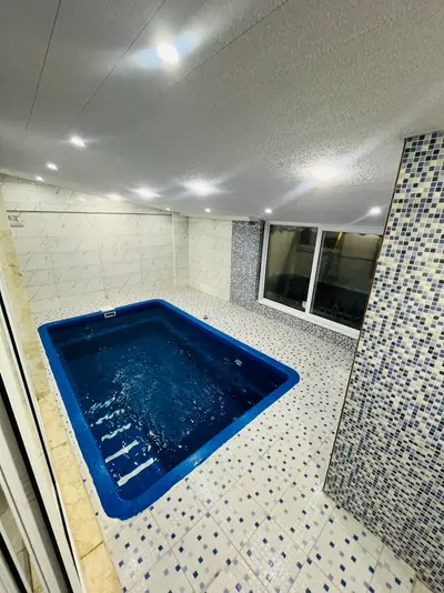 ویلا یک خوابه استخردار آبگرم قوی سفید