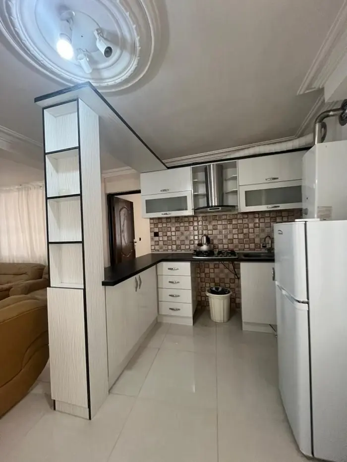 ویلا یک خواب قصر یاس - آشپزخانه و امکانات اجاق گاز رومیزی یخچال