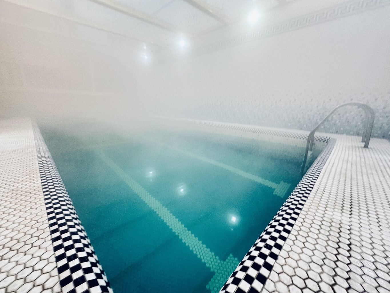 ویلا سه خوابه استخردار آبگرم شب ها