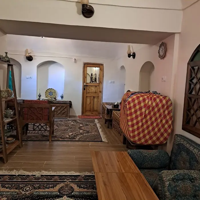 بوم گردی عمارت عامری - واحد شاه‌نشین