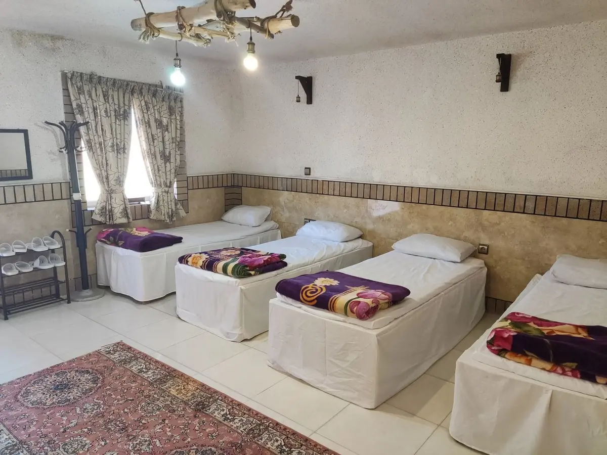 بوم گردی احمد - واحد چهار - کد 4 چهارتخته توالت ایرانی