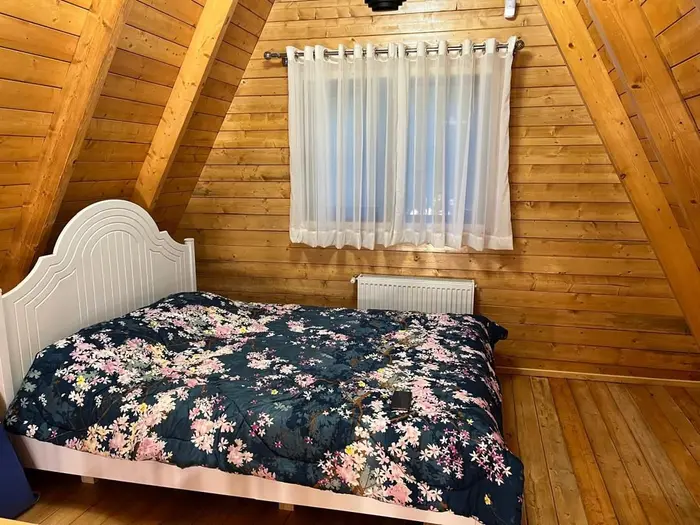 کلبه یک خوابه سوئیسی جنگلی هالیدی