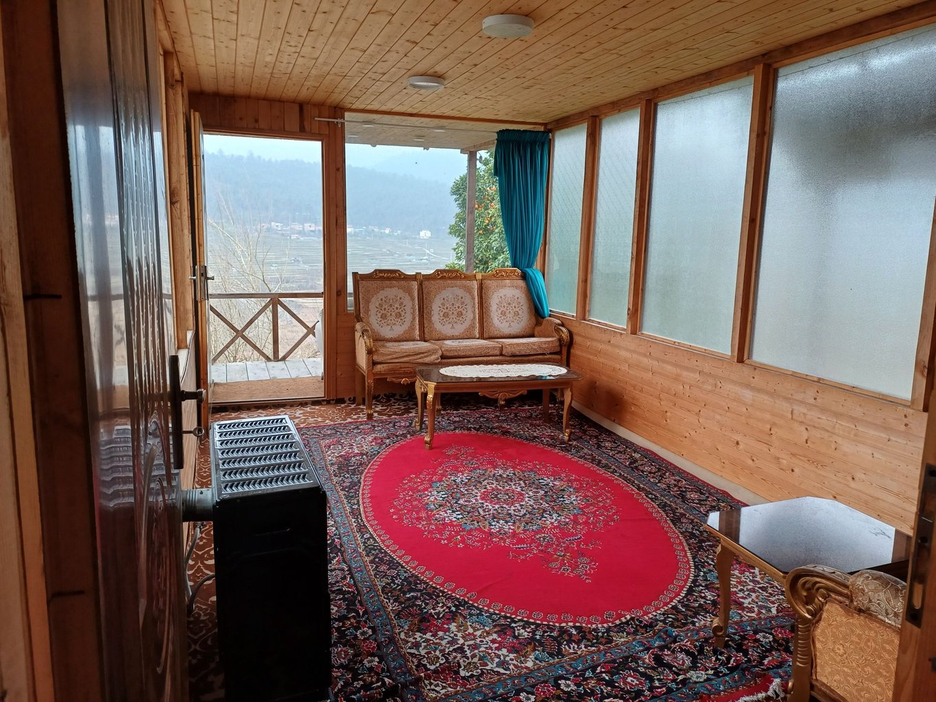 کلبه سه خوابه کَمِل سَر