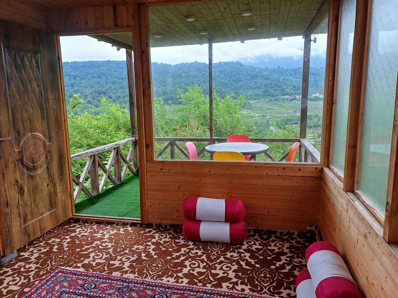 کلبه سه خوابه کَمِل سَر