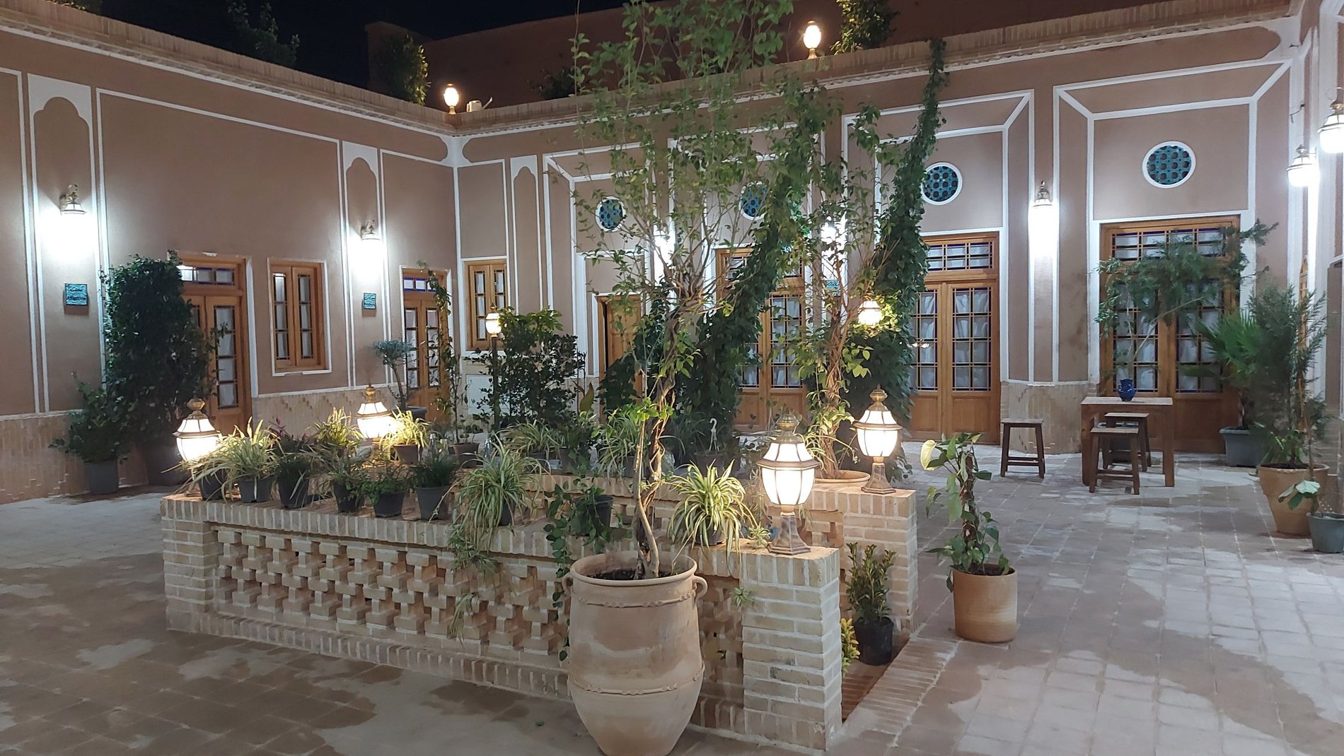 سرای دشتی - واحد شادی