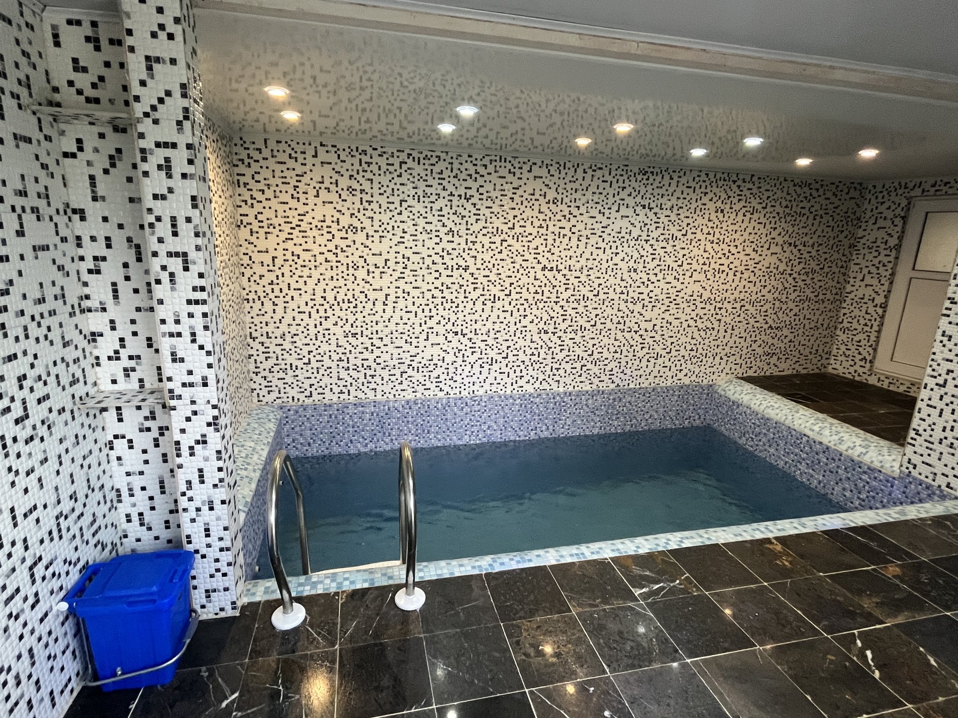 ویلا دوخوابه استخردار آبگرم مقداد