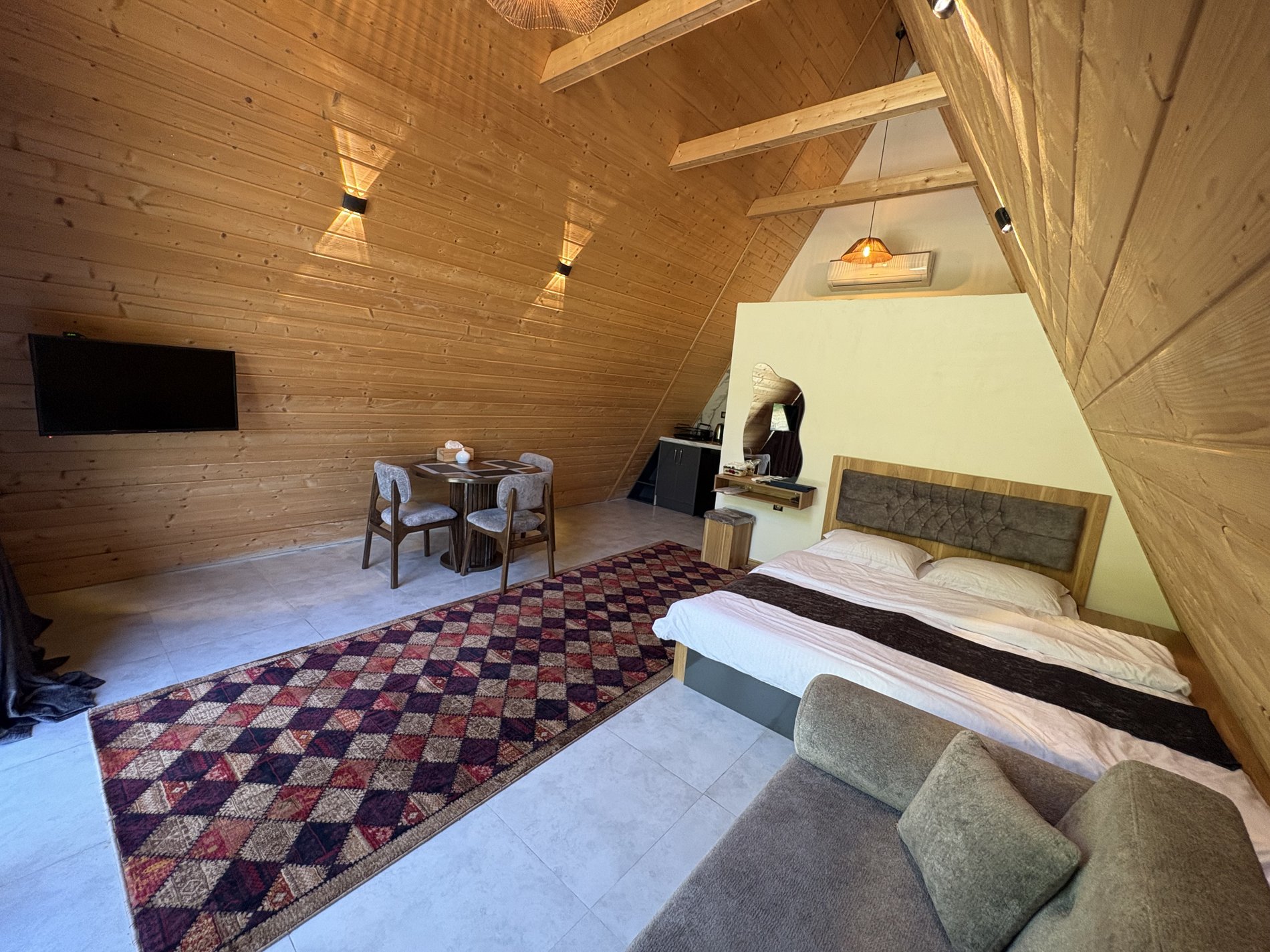 کلبه فلت جنگلی سوئیسی دیدار