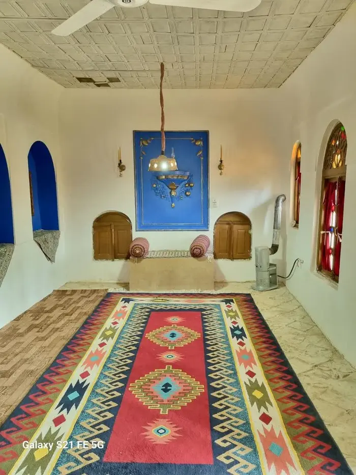 بوم گردی قلعه تاریخی کریم‌خان 1 - واحد یک - نمای داخلی اتاق