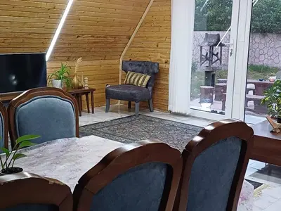 کلبه دوخوابه سوئیسی بی‌ریا