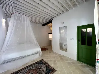 بومگردی پنج خوابه استخردار حیاط ما