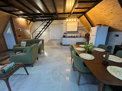 کلبه دوخوابه جکوزی دار جنگلی کاریزما