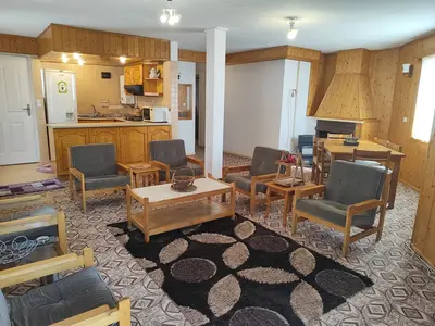 آپارتمان دوخوابه ساحلی دریاکنار