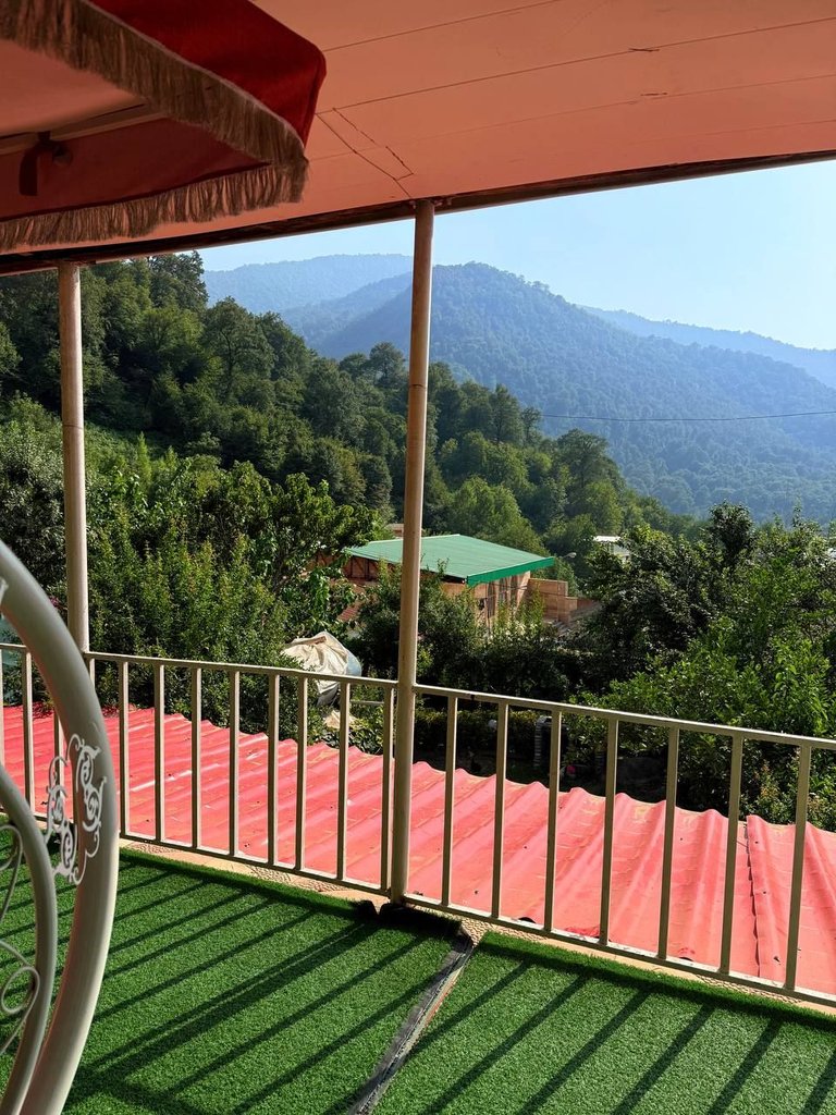 ویلا یک خوابه زرین گل - ویو تراس بالا