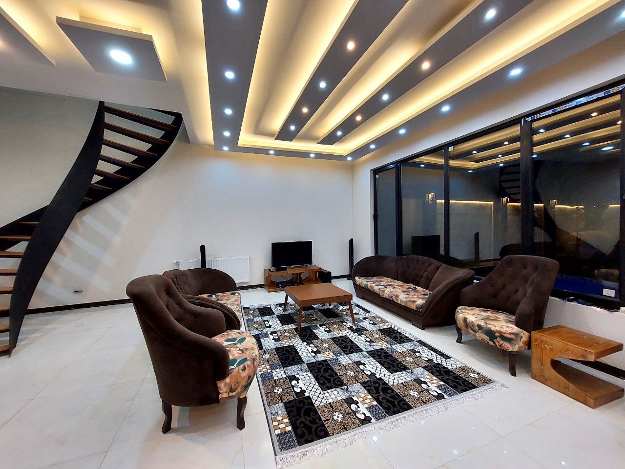 ویلا دوخوابه کوهستانی آرامش - پذیرایی طبقه اول