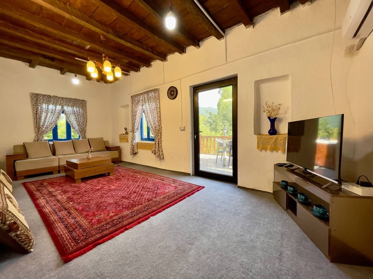 ویلا کلبه سنتی جکوزی دار گُرتِه