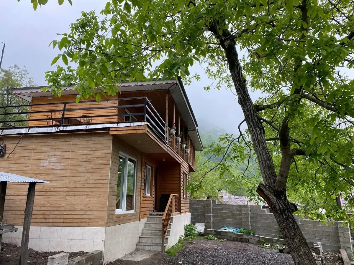 کلبه دوخوابه جکوزی دار اسب ریسه - نمای بیرونی