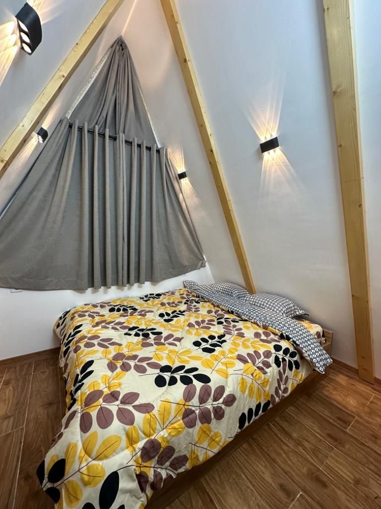 کلبه دوخوابه سوئیسی رودبار