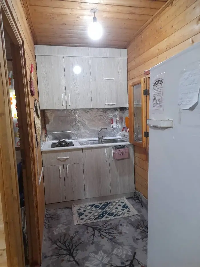 کلبه یک خوابه جنگلی چوبی خرسند