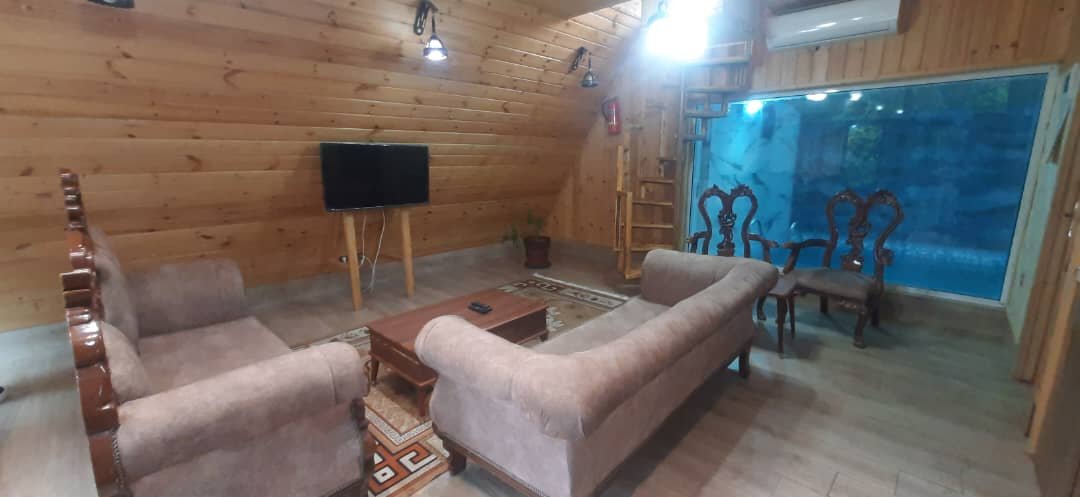 کلبه دوخوابه سوئیسی استخردار آبگرم رز ۳