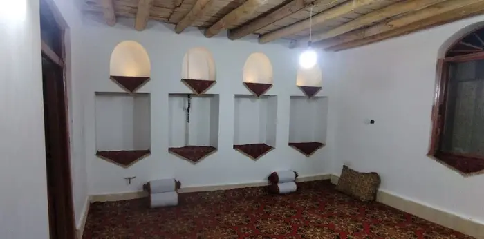 بوم گردی شمعدونی برزک - واحد توت سفید