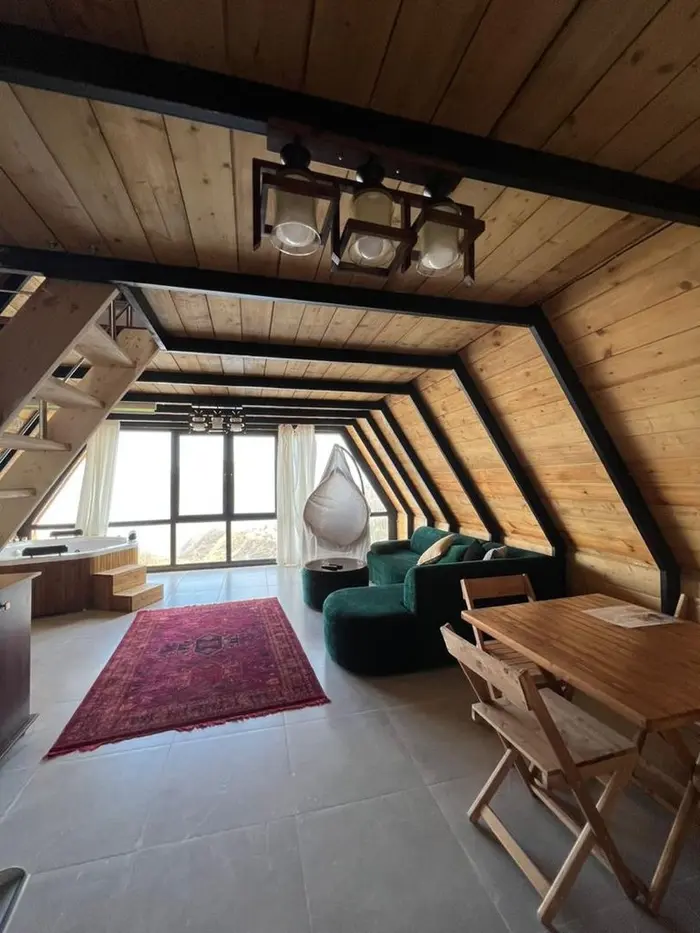 کلبه یک خوابه قرمز مهروماه