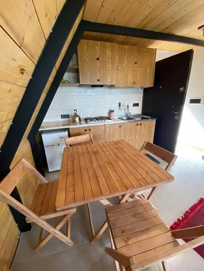 کلبه یک خوابه قرمز مهروماه