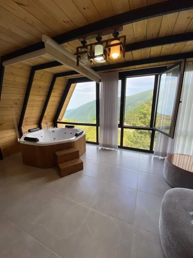 کلبه دوخوابه سبز مهروماه