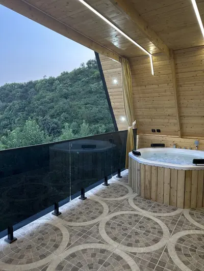 سوئیت دوخوابه سوئیسی جکوزی دار خان