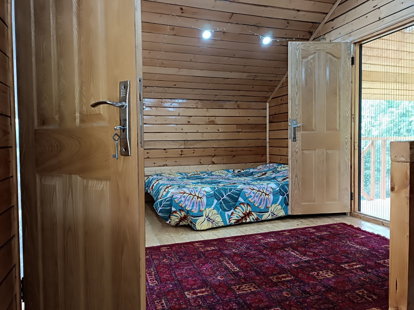 یک خوابه چوبی تی تی سا