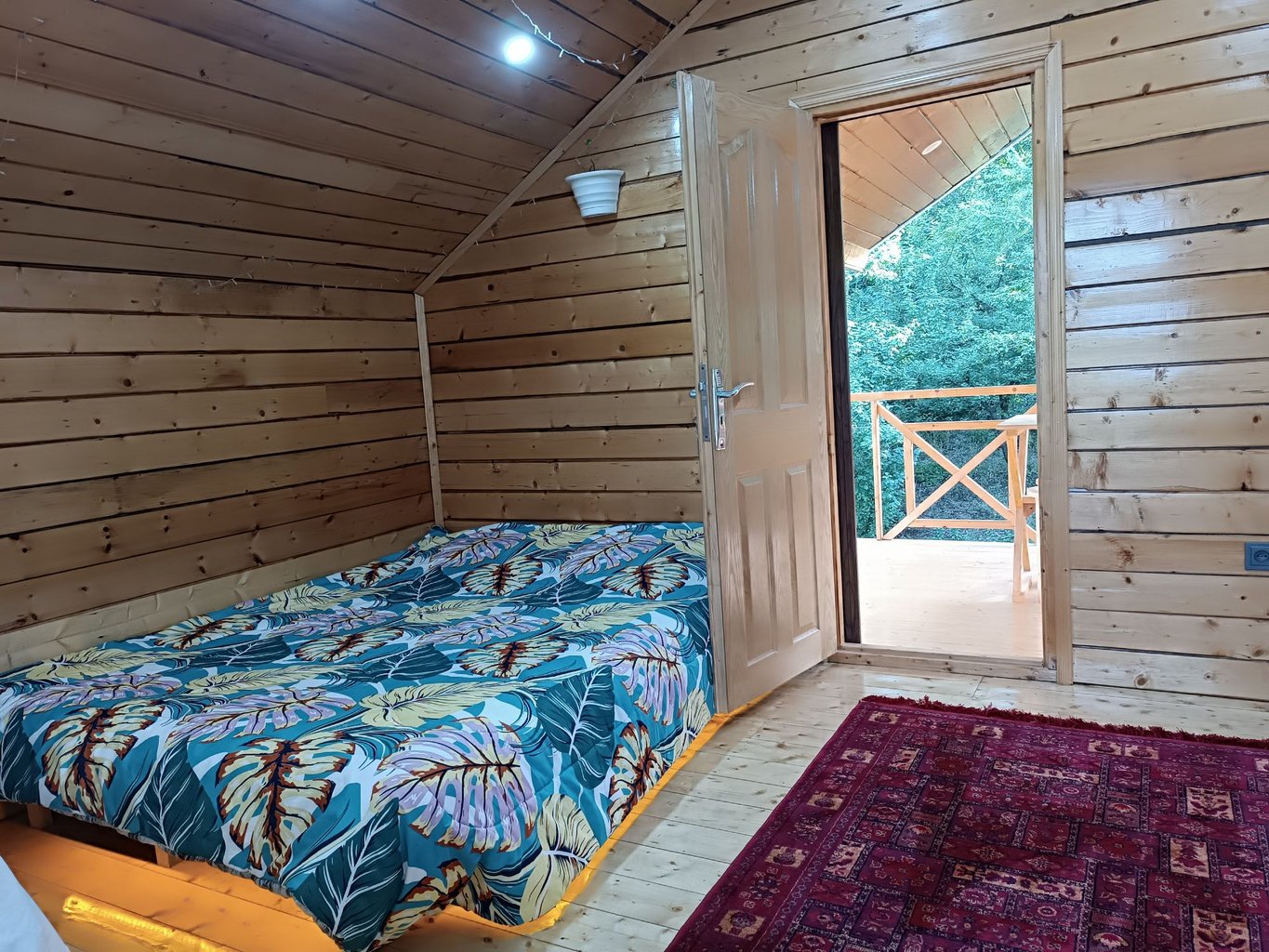 یک خوابه چوبی تی تی سا